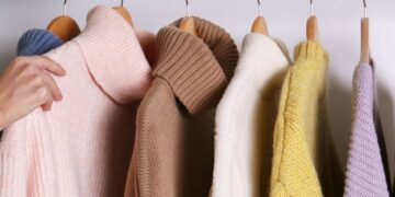 Les pulls qui tiennent le plus chaud : guide détaillé pour un hiver douillet