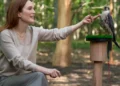 Sirens: la data d'uscita e le prime immagini della miniserie Netflix con Juliane Moore