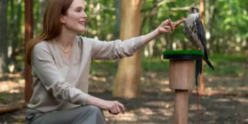Sirens: la data d'uscita e le prime immagini della miniserie Netflix con Juliane Moore