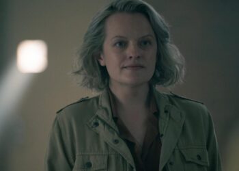 The Handmaid's Tale, Elisabeth Moss rivela: "Qualcuno della troupe si è preso le mie mutande come souvenir"