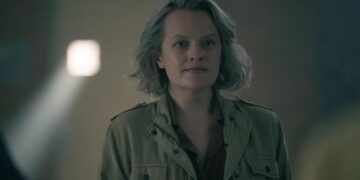 The Handmaid's Tale, Elisabeth Moss rivela: "Qualcuno della troupe si è preso le mie mutande come souvenir"