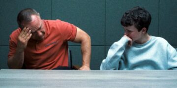 Adolescence, il governo britannico introduce la serie nelle scuole per combattere il bullismo e la misoginia