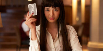 Kakegurui: trama, trailer e cast della serie Netflix sul gioco d'azzardo clandestino