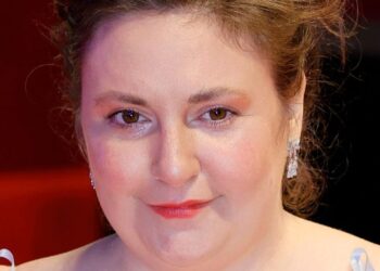 Lena Dunham e la pausa dalla vita pubblica dopo le critiche per la serie Girls: "ero confusa e ho sofferto di PTSD"