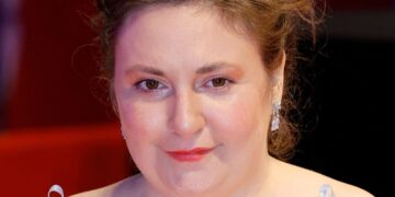 Lena Dunham e la pausa dalla vita pubblica dopo le critiche per la serie Girls: "ero confusa e ho sofferto di PTSD"
