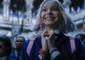 Mercoledì - Emma Myers racconta il peggior bacio dato sul set: "È stato imbarazzante e sgradevole, ci colava il naso"