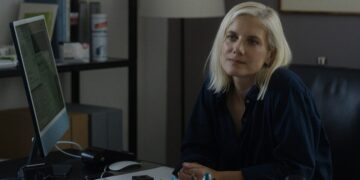 Traqués - La caccia: le prime immagini della serie Apple TV+ con Mélanie Laurent