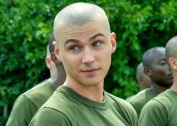Chi è Miles Heizer? Biografia carriera e vita privata del protagonista della serie queer Netflix